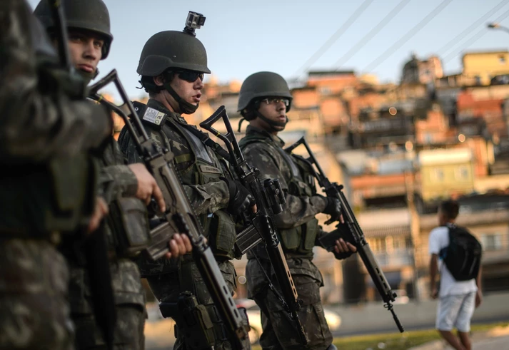 “Verdadeiramente assustador”: Ex-Comandante da PMERJ critica visão de general sobre ocupação militar no Rio