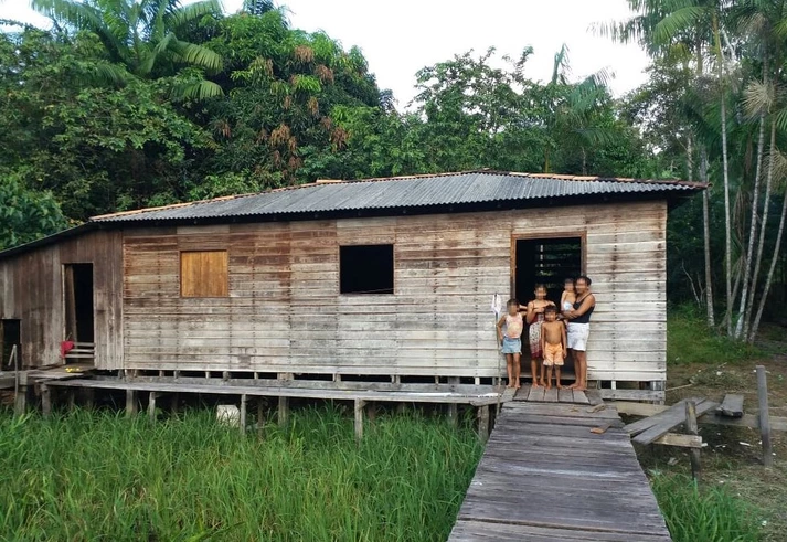 Empresário norte-americano vende discurso ambiental, mas lucra com terras públicas e gera conflitos entre ribeirinhos no Pará Empresário norte-americano vende discurso ambiental, mas lucra com terras públicas e gera conflitos entre ribeirinhos no Pará