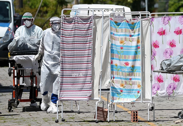 Coronavírus: ‘perdi as contas de quantos corpos empacotei’, relata técnica de enfermagem de Manaus
