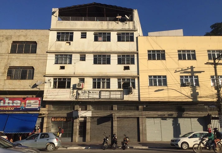 Aulas online obrigam milhões de alunos a usar app de empresa obscura que criou TV Bolsonaro