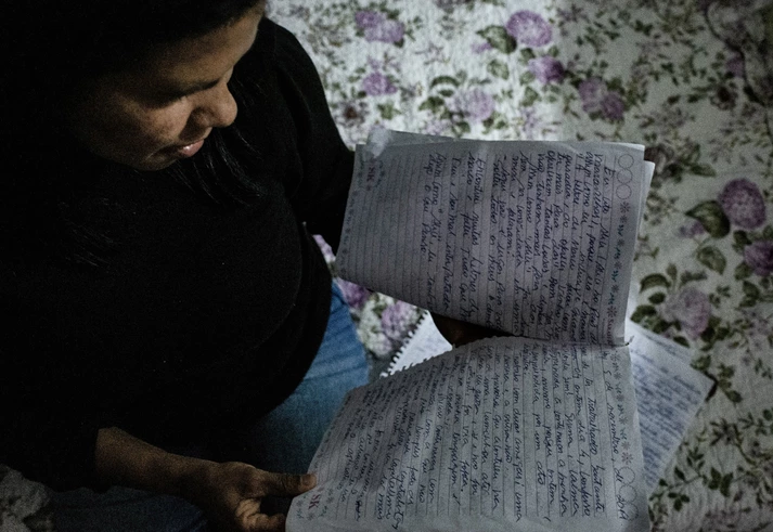 ‘Perdi a conta de quantos currículos enviei para escolas’, afirma a doméstica Dalva, pós-graduada em pedagogia