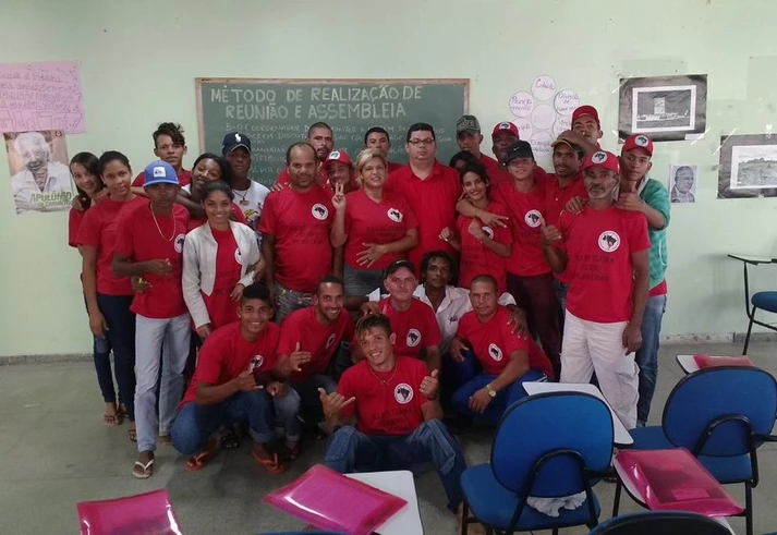 ‘Saí do corte de cana para me tornar professor’: Incra quer acabar com a escola do MST que mudou minha vida ‘Saí do corte de cana para me tornar professor’: Incra quer acabar com a escola do MST que mudou minha vida