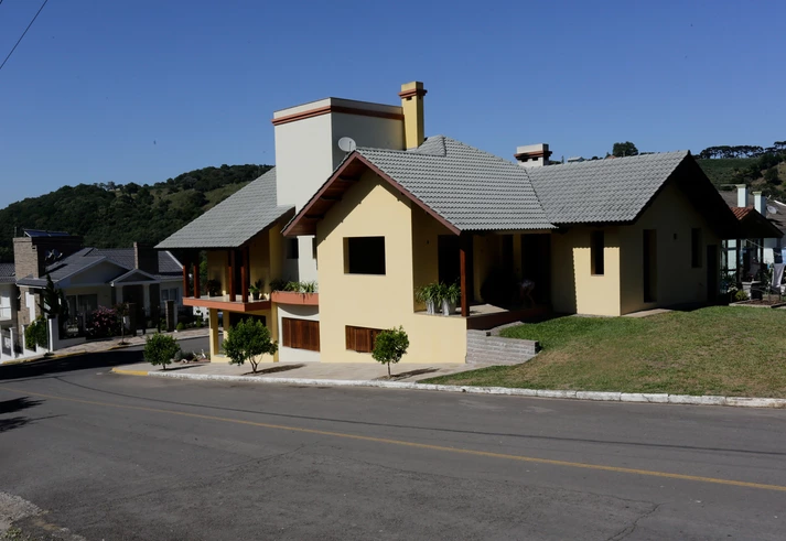 Cidade mais bolsonarista do país em 2018 está quase 100% vacinada e segue fiel ao presidente