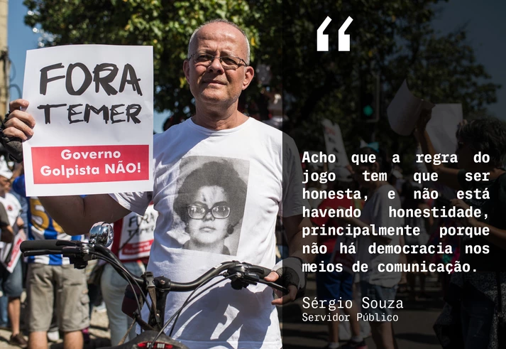 Milhares se reúnem em Copacabana em protesto contra governo Temer e Jogos Olímpicos