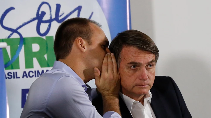 Filhos de Bolsonaro precisam refletir no cantinho do castigo