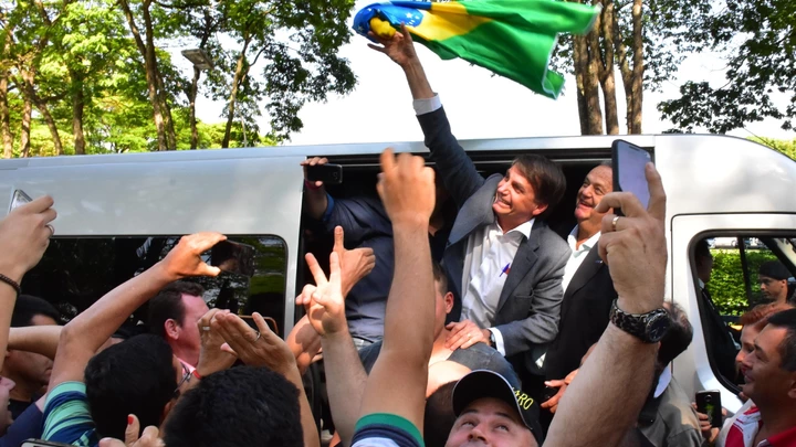 UBERABA, MG, 20.10.2017: BOLSONARO-MG - O deputado federal Jair Bolsonaro é recebido por simpatizantes na sede da ABCZ (Associação Brasileira dos Criadores de Gado Zebu), em Uberaba (MG), onde discursou para 700 pessoas. (Foto: Rúbio Marra/Futura Press/Folhapress) UBERABA, MG, 20.10.2017: BOLSONARO-MG - O deputado federal Jair Bolsonaro é recebido por simpatizantes na sede da ABCZ (Associação Brasileira dos Criadores de Gado Zebu), em Uberaba (MG), onde discursou para 700 pessoas. (Foto: Rúbio Marra/Futura Press/Folhapress)