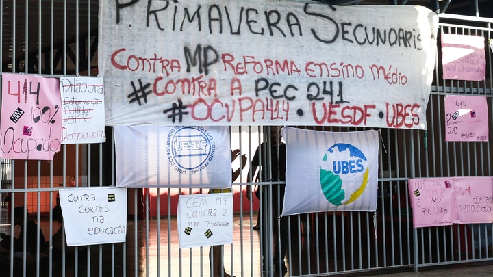 Lutar por seus direitos é perigoso no Brasil, mostra decisão de juiz contra estudantes Lutar por seus direitos é perigoso no Brasil, mostra decisão de juiz contra estudantes