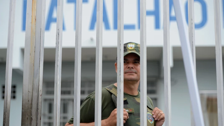 Vitória (ES) - Mulheres e familiares de policiais continuam acampadas na porta dos Batalhões da Polícia Militar de Vitória.  (Tânia Rêgo/Agência Brasil) Vitória (ES) - Mulheres e familiares de policiais continuam acampadas na porta dos Batalhões da Polícia Militar de Vitória.  (Tânia Rêgo/Agência Brasil)