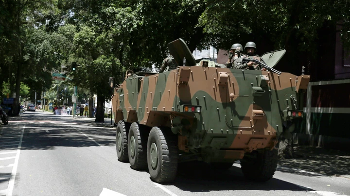 'Muitos militares que atuam na intervenção no Rio moram em comunidades ocupadas'