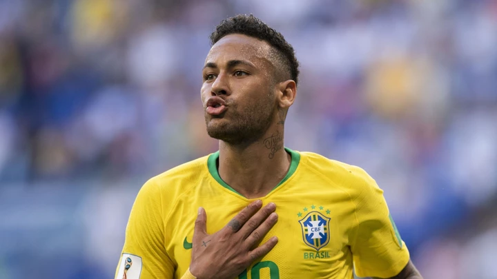 Foram as críticas, e não o puxa-saquismo, que ajudaram Neymar a melhorar na Copa