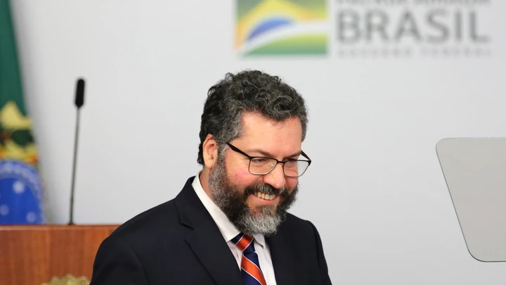 BRASÍLIA,DF,25.03.2019:BOLSONARO-LEILÃO-TRANSMISSÃO-ENERGIA-ELÉTRICA - Ministro das Relações Exteriores, Ernesto Araújo durante a Cerimônia de Assinatura dos Contratos de Concessão do Leilão de Transmissão de Energia Elétrica no Palácio do Planalto em Brasília (DF), nesta segunda-feira (25). (Foto: Fátima Meira/Futura Press/Folhapress) BRASÍLIA,DF,25.03.2019:BOLSONARO-LEILÃO-TRANSMISSÃO-ENERGIA-ELÉTRICA - Ministro das Relações Exteriores, Ernesto Araújo durante a Cerimônia de Assinatura dos Contratos de Concessão do Leilão de Transmissão de Energia Elétrica no Palácio do Planalto em Brasília (DF), nesta segunda-feira (25). (Foto: Fátima Meira/Futura Press/Folhapress)