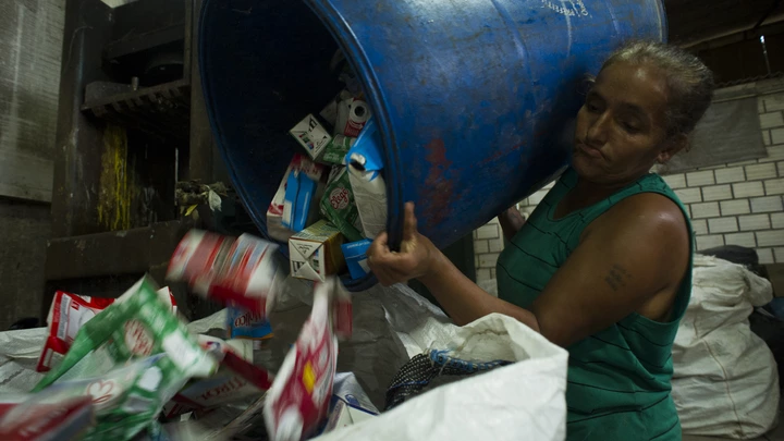 2018.01.22 - Porto Alegre/RS/Brasil: Associação de Catadores da Ilha Grande dos Marinheiros, o primeiro galpão de reciclagem do Rio Grande do Sul, no bairro Arquipélago, região das ilhas da Capital.Foto: Ramiro Furquim/outroangulo.com 2018.01.22 - Porto Alegre/RS/Brasil: Associação de Catadores da Ilha Grande dos Marinheiros, o primeiro galpão de reciclagem do Rio Grande do Sul, no bairro Arquipélago, região das ilhas da Capital.Foto: Ramiro Furquim/outroangulo.com