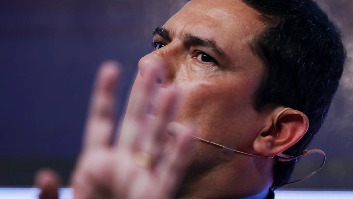 Moro pediu demissão nesta sexta- 24, após exoneração do diretor-geral da Polícia Federal, Maurício Valeixo, pelo Presidente Jair Bolsonaro. Moro pediu demissão nesta sexta- 24, após exoneração do diretor-geral da Polícia Federal, Maurício Valeixo, pelo Presidente Jair Bolsonaro.