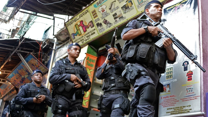 Brazilian BOPE police elite unit personnel patrol during an operation at Rocinha shantytown in Rio de Janeiro, Brazil on April 12, 2013.  AFP PHOTO/VANDERLEI ALMEIDA        (Photo credit should read VANDERLEI ALMEIDA/AFP/Getty Images)