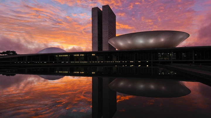 Brasília começará 2017 arrastando correntes de 2016