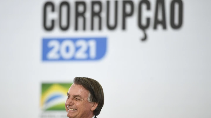 BRASÍLIA, DF, 09.12.2021: EVENTO-DF - O presidente Jair Bolsonaro (PL) participa de evento alusivo ao Dia Internacional Contra a Corrupção, no Palácio do Planalto, em Brasília, nesta quinta. A solenidade é realizada pela CGU e apresenta os resultados do Plano Anticorrupção do governo federal. (Foto: Mateus Bonomi/AGIF/Folhapreess) BRASÍLIA, DF, 09.12.2021: EVENTO-DF - O presidente Jair Bolsonaro (PL) participa de evento alusivo ao Dia Internacional Contra a Corrupção, no Palácio do Planalto, em Brasília, nesta quinta. A solenidade é realizada pela CGU e apresenta os resultados do Plano Anticorrupção do governo federal. (Foto: Mateus Bonomi/AGIF/Folhapreess)