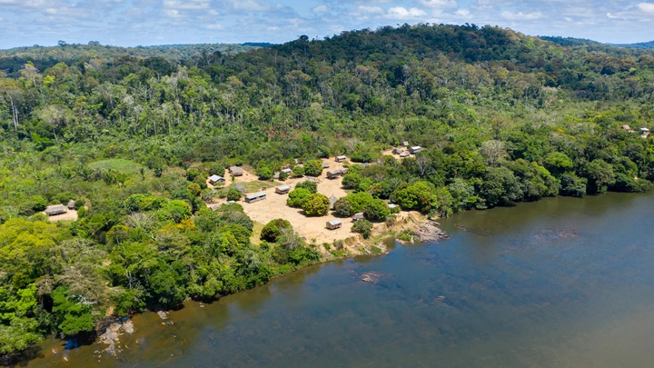 Terra indígena Tumucumaque, no extremo norte do Brasil, vive tensão de possíveis danos ambientais e ameaças de garimpeiros. Terra indígena Tumucumaque, no extremo norte do Brasil, vive tensão de possíveis danos ambientais e ameaças de garimpeiros.