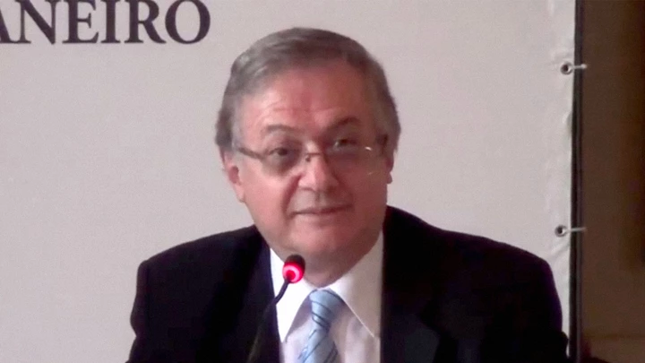 Novo ministro da educação, Ricardo Vélez Rodríguez acredita que o sistema de ensino estaria contaminado por uma "doutrinação de índole cientificista e enquistada na ideologia marxista" Novo ministro da educação, Ricardo Vélez Rodríguez acredita que o sistema de ensino estaria contaminado por uma "doutrinação de índole cientificista e enquistada na ideologia marxista"