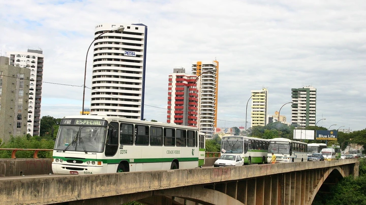 Ônibus na cidade de Teresina, no Piauí. Ônibus na cidade de Teresina, no Piauí.