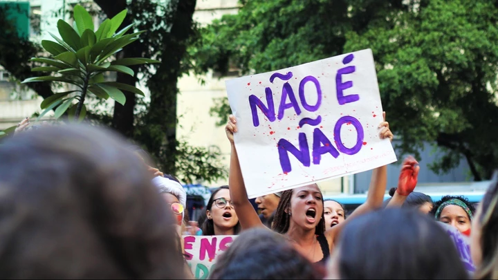 Mulheres se manifestam contra a cultura do estupro em protesto no Rio de Janeiro, em junho.  Mulheres se manifestam contra a cultura do estupro em protesto no Rio de Janeiro, em junho.