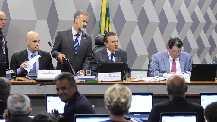 A Comissão de Constituição, Justiça e Cidadania (CCJ) sabatina indicado pelo presidente Michel Temer para o cargo de ministro do Supremo Tribunal Federal (STF).À mesa:indicado para o cargo de ministro do Supremo Tribunal Federal (STF, Alexandre de Moraes;presidente da CCJ, senador Edison Lobão (PMDB-MA);relator senador Eduardo Braga (PMDB-AM).Foto: Pedro França/Agência Senado A Comissão de Constituição, Justiça e Cidadania (CCJ) sabatina indicado pelo presidente Michel Temer para o cargo de ministro do Supremo Tribunal Federal (STF).À mesa:indicado para o cargo de ministro do Supremo Tribunal Federal (STF, Alexandre de Moraes;presidente da CCJ, senador Edison Lobão (PMDB-MA);relator senador Eduardo Braga (PMDB-AM).Foto: Pedro França/Agência Senado