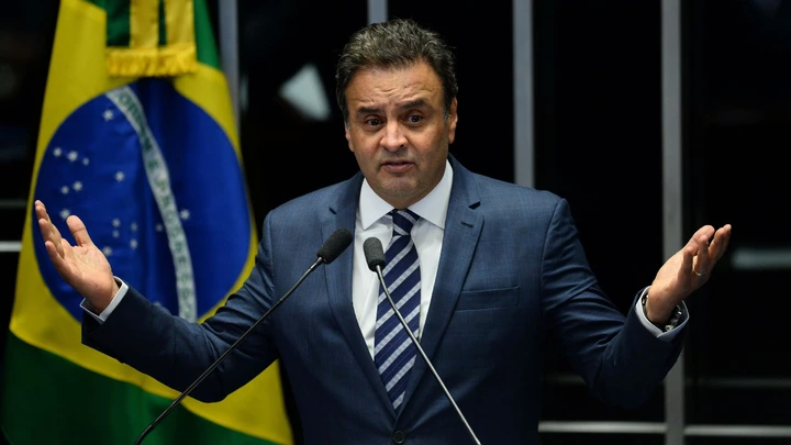 Opposition leader Senator Aecio Neves speaks during the senate impeachment trial of Brazilian suspended President Dilma Rousseff at the National Congress in Brasilia on August 30, 2016. 
Brazilian senators engaged in marathon debate Tuesday on the eve of voting on whether to strip Dilma Rousseff of the presidency and end 13 years of leftist rule in Latin America's biggest country. / AFP / ANDRESSA ANHOLETE        (Photo credit should read ANDRESSA ANHOLETE/AFP/Getty Images)