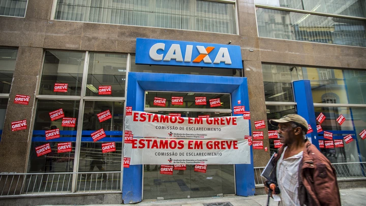 Posters placed in bank branch facade in Sao Paulo, Brazil, informing the strike of the category on September 6, 2016.More than 7,000 agencies stop throughout Brazil, bank went on indefinite strike from September 6.The first day of the strike of bank paralyzed the 7,359 operating branches across the country. The number is equivalent to 31.25% of total branches throughout Brazil, according to Central Bank data (Central Bank).Only in Sao Paulo, the movement ended the first day with a membership of more than 35,000 workers at 680 workplaces. (Photo by Cris Faga/NurPhoto via Getty Images) Posters placed in bank branch facade in Sao Paulo, Brazil, informing the strike of the category on September 6, 2016.More than 7,000 agencies stop throughout Brazil, bank went on indefinite strike from September 6.The first day of the strike of bank paralyzed the 7,359 operating branches across the country. The number is equivalent to 31.25% of total branches throughout Brazil, according to Central Bank data (Central Bank).Only in Sao Paulo, the movement ended the first day with a membership of more than 35,000 workers at 680 workplaces. (Photo by Cris Faga/NurPhoto via Getty Images)