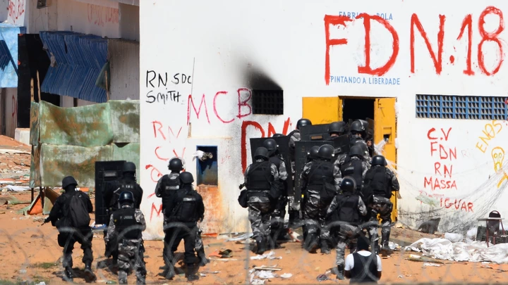 Members of the special police battalion enter the Alcacuz Penitentiary Center to regain control of the penitentiary in Rio Grande do Norte, Brazil, on January 18, 2017.Brazilian authorities said Wednesday they are deploying 1,000 troops to "clean out" arms and cellphones from restive prisons while police struggled to end a deadly gang face-off at Alcacuz. The soldiers were being brought in to respond to a "national emergency" in the badly overcrowded prison system, Defence Minister Raul Jungmann said. / AFP / ANDRESSA ANHOLETE (Photo credit should read ANDRESSA ANHOLETE/AFP/Getty Images)