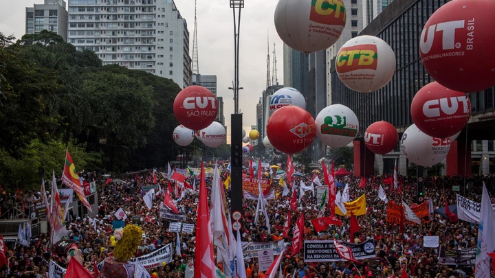 SAO PAULO, BRAZIL - MARCH 15: People protest against the pension reform proposed by President Michel Temer's government on March 15, 2017 in Sao Paulo, Brazil. Thousands of teachers, drivers from the transport system, bankers and various unions gathered on Avenida Paulista during a nationwide strike to protest the increase in time people must work before retirement. (Photo by Victor Moriyama/Getty Images)