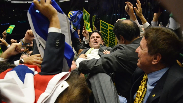 BRASÍLIA, DF - 17.04.2016: DILMA-IMPEACHMENT - O deputado Bruno Cavalcanti de Araújo (PSDB-PE) dá voto decisivo para a abertura do processo de impeachment de Dilma Rousseff (PT), durante sessão da Câmara dos Deputados, neste domingo. (Foto: Renato Costa/Folhapress) BRASÍLIA, DF - 17.04.2016: DILMA-IMPEACHMENT - O deputado Bruno Cavalcanti de Araújo (PSDB-PE) dá voto decisivo para a abertura do processo de impeachment de Dilma Rousseff (PT), durante sessão da Câmara dos Deputados, neste domingo. (Foto: Renato Costa/Folhapress)