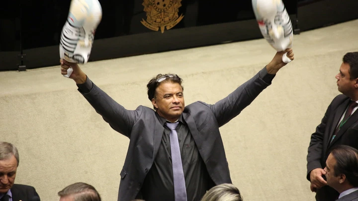 BRASÍLIA,DF,02.08.2017:DENÚNCIA-CONTRA-TEMER-VOTAÇÃO-PARECER-CÂMARA - Movimentação durante votação do parecer que recomenda a rejeição da denúncia feita pela Procuradoria Geral da República contra o presidente do Brasil, Michel Temer por corrupção passiva, na Câmara dos Deputados em Brasília (DF), nesta quarta-feira (02). (Foto: Fátima Meira/Futura Press/Folhapress)