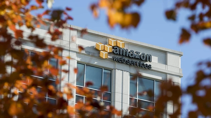 Amazon quer vender programa de inteligência artificial à polícia e aos militares americanos