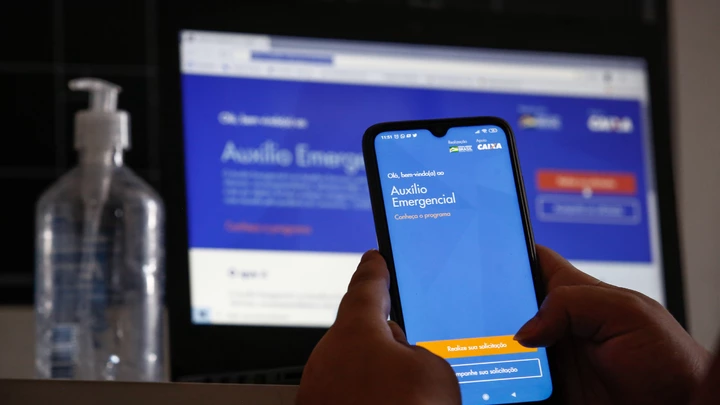 Aplicativo e sites para retirada do auxílio emergencial de R$ 600 deixaram usuários confusos. Aplicativo e sites para retirada do auxílio emergencial de R$ 600 deixaram usuários confusos.