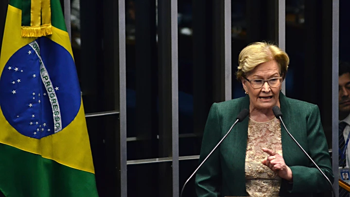 BRASÍLIA, DF - 31.08.2016: DILMA-IMPEACHMENT - A senadora Ana Amélia (PP-RS) - Senadores votam e decidem pelo afastamento definitivo da presidente Dilma Rousseff, por 61 votos a 20, durante sessão final do julgamento do processo de impeachment no Senado Federal, em Brasília, nesta quarta- feira, 31. (Foto: Renato Costa/Folhapress)