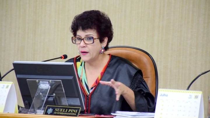 Para Sueli Pini, que prometeu escrever uma carta por dia ao prefeito e ao governador do estado para acabar com o isolamento, não temos que ter medo da morte porque "todos vamos morrer de alguma doença”. Para Sueli Pini, que prometeu escrever uma carta por dia ao prefeito e ao governador do estado para acabar com o isolamento, não temos que ter medo da morte porque "todos vamos morrer de alguma doença”.