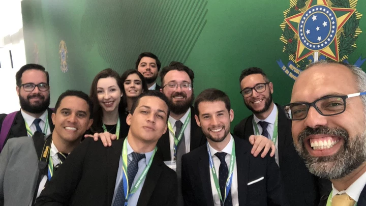 A maioria dos presentes nesta foto recebe ou recebeu, direta ou indiretamente, dinheiro do governo após a posse de Bolsonaro. A maioria dos presentes nesta foto recebe ou recebeu, direta ou indiretamente, dinheiro do governo após a posse de Bolsonaro.