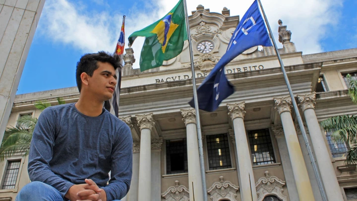 O cara da periferia na USP: o meu primeiro ano como cotista na Faculdade de Direito mais elitista do Brasil O cara da periferia na USP: o meu primeiro ano como cotista na Faculdade de Direito mais elitista do Brasil