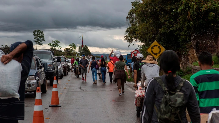 Mais de 3 milhões de venezuelanos já deixaram o país desde 2014 fugindo do governo de Nicolás Maduro. Ao menos 400 mil seguiram para o Brasil via Roraima.