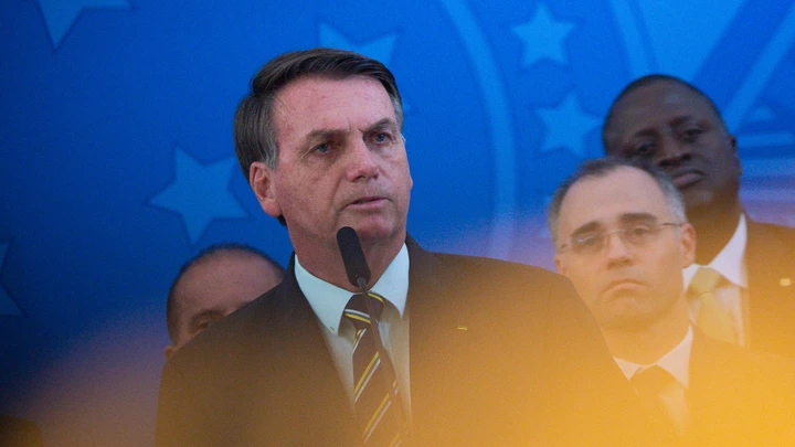 Com canetada escondida, Bolsonaro asfixia Lei de Proteção de Dados em meio à pandemia Com canetada escondida, Bolsonaro asfixia Lei de Proteção de Dados em meio à pandemia
