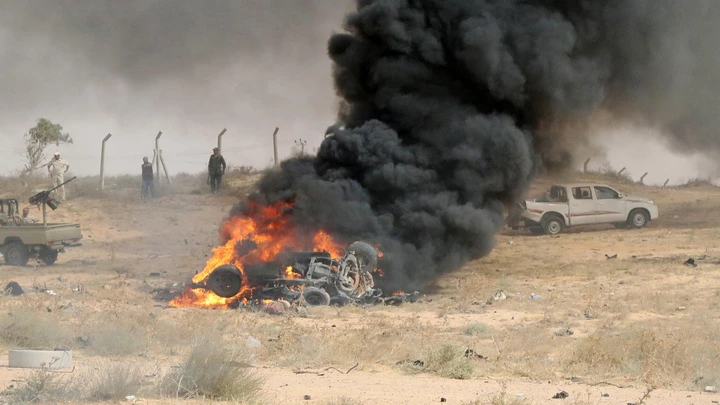 Forces loyal to Libya's UN-backed unity government gather at the site of a car-bomb attack carried out by an Islamic State (IS) group jihadist at the western entrance of Sirte on June 2, 2016.
According to Libyan officials fighting resumed on June 1 on the outskirts of Sirte between their forces and jihadist during which three pro-government troops had been killed and 10 more wounded. Sirte was the hometown of slain dictator Moamer Kadhafi and, since seizing it in June last year, IS has turned it into a recruitment and training camp / AFP / MAHMUD TURKIA        (Photo credit should read MAHMUD TURKIA/AFP/Getty Images) Forces loyal to Libya's UN-backed unity government gather at the site of a car-bomb attack carried out by an Islamic State (IS) group jihadist at the western entrance of Sirte on June 2, 2016.
According to Libyan officials fighting resumed on June 1 on the outskirts of Sirte between their forces and jihadist during which three pro-government troops had been killed and 10 more wounded. Sirte was the hometown of slain dictator Moamer Kadhafi and, since seizing it in June last year, IS has turned it into a recruitment and training camp / AFP / MAHMUD TURKIA        (Photo credit should read MAHMUD TURKIA/AFP/Getty Images)