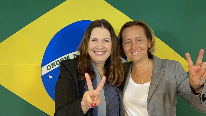 Bia Kicis flerta com nazismo e lidera maior ataque aos indígenas brasileiros desde 1500 Bia Kicis flerta com nazismo e lidera maior ataque aos indígenas brasileiros desde 1500