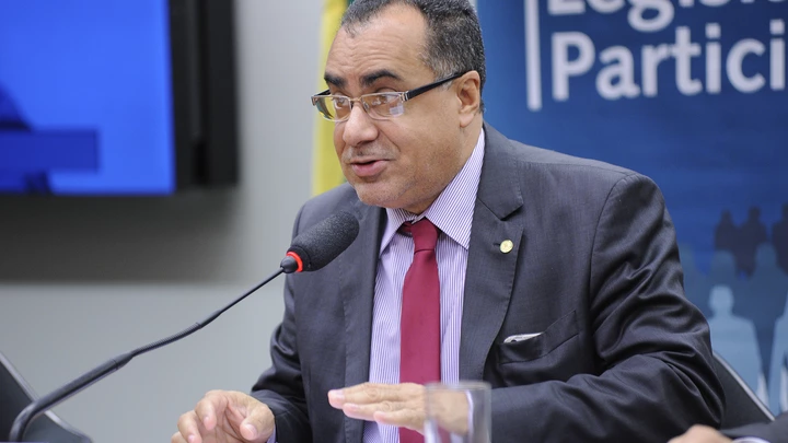 Preso por fraudar licitação de creche, deputado comanda sessão da Comissão de Educação da Câmara Preso por fraudar licitação de creche, deputado comanda sessão da Comissão de Educação da Câmara