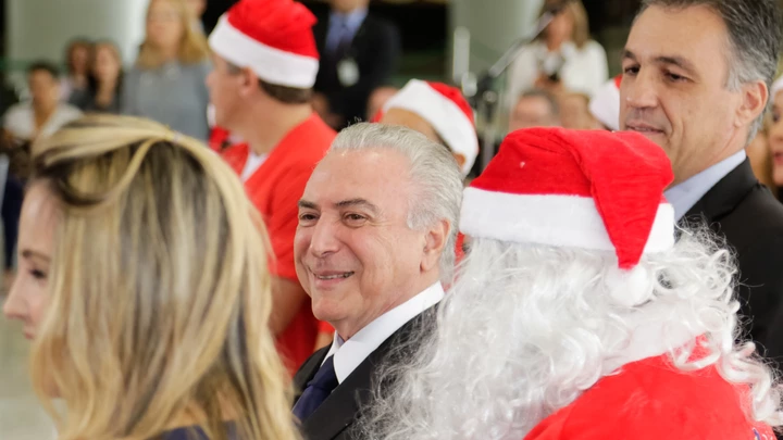 (Brasília, DF 16/12/2016) Presidente Michel Temer e a Primeira-Dama Marcela Temer durante entrega de presentes feita pelo Papai Noel dos Correios.Foto: Marcos Corrêa/PR