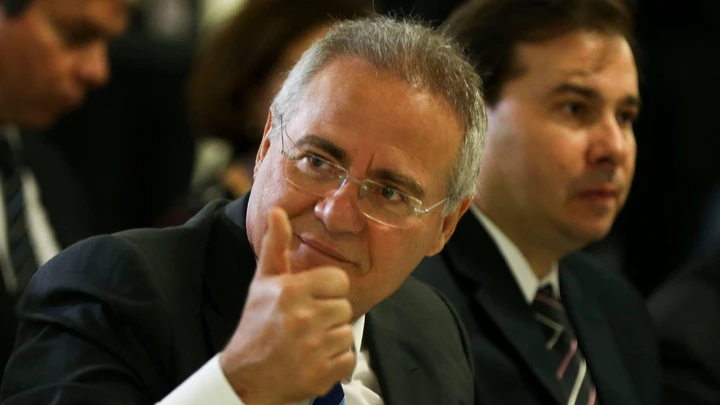 Brasília - O presidente do Senado, Renan Calheiros, e o presidente da Câmara, Rodrigo Maia, participam da Cerimônia de instalação do painel "Alumbramento", da artista plástica Marianne Peretti, no Salão Branco do Congresso Nacional (Marcelo Camargo/Agência Brasil) Brasília - O presidente do Senado, Renan Calheiros, e o presidente da Câmara, Rodrigo Maia, participam da Cerimônia de instalação do painel "Alumbramento", da artista plástica Marianne Peretti, no Salão Branco do Congresso Nacional (Marcelo Camargo/Agência Brasil)