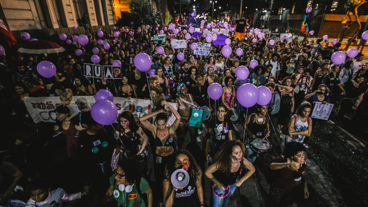 Mulheres latino-americanas vão às ruas, juntas, contra o feminicídio