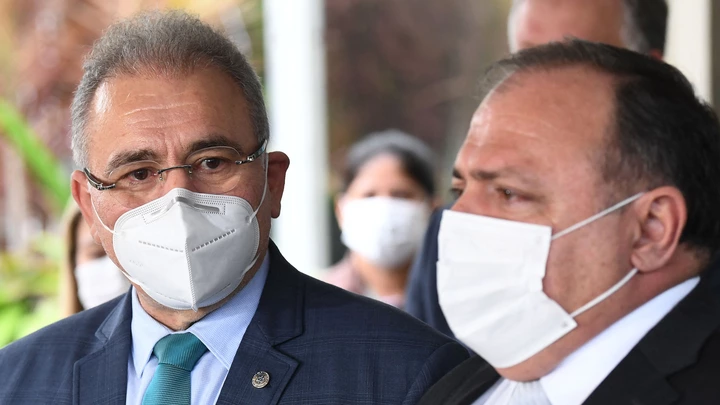 Quarto ministro da Saúde, Queiroga é Bolsonaro de jaleco Quarto ministro da Saúde, Queiroga é Bolsonaro de jaleco