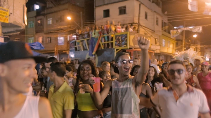 Parada no Complexo da Maré é uma das ilhas de resistência contra a “epidemia” de LGBTfobia