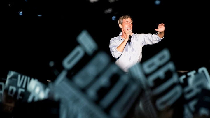 O ex-deputado Beto O’Rourke, candidato democrata ao Senado dos EUA, discursa em um comício em Austin, no Texas, que contou com a participação do cantor Willie Nelson, no dia 29 de setembro de 2018.