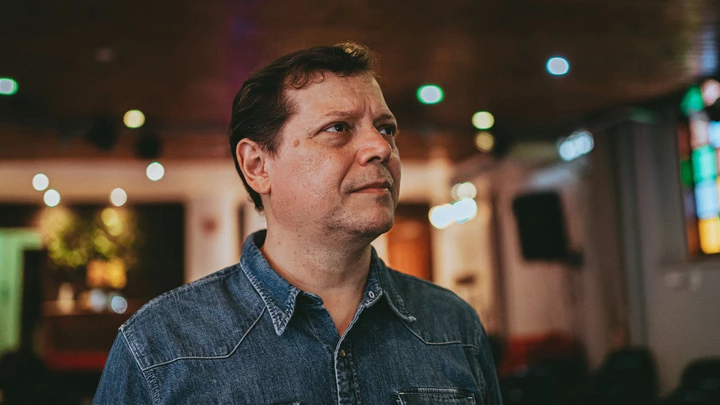 Bispo evangélico Hermes Fernandes é ameaçado e decide deixar o país após apoiar Lula Bispo evangélico Hermes Fernandes é ameaçado e decide deixar o país após apoiar Lula