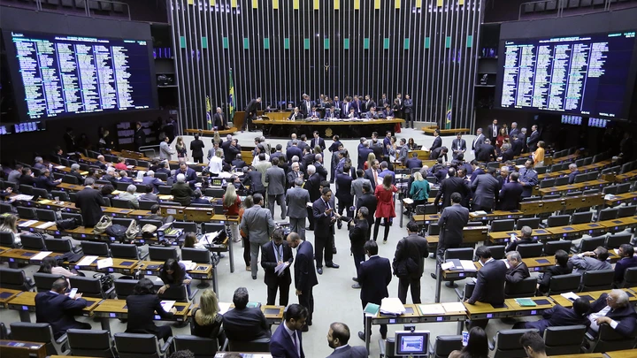 Plenário da Câmara dos Deputados em dia de discussão do prosseguimento da denúncia contra Michel Temer em 02/08/2017. Plenário da Câmara dos Deputados em dia de discussão do prosseguimento da denúncia contra Michel Temer em 02/08/2017.